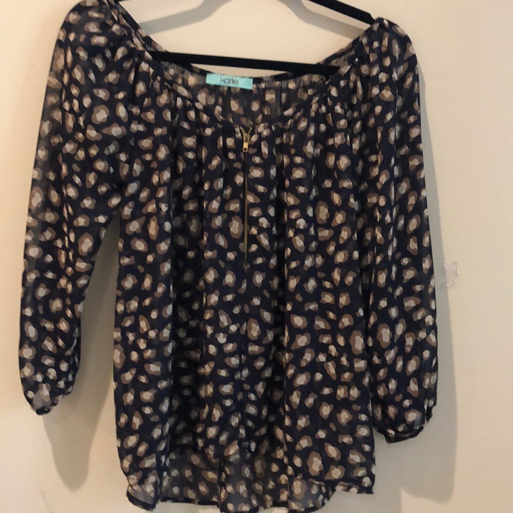 Navy top